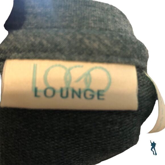 Green LOGO long sleeve top. Two double layers of crêpe material on the bottom - Picture 5 of 6